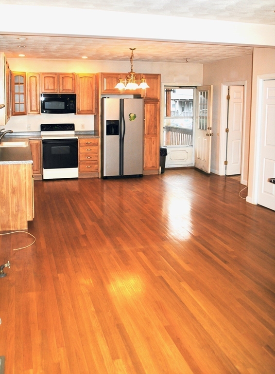 40 Wright Street Stoneham, MA 02180 - Photo 3 of 23