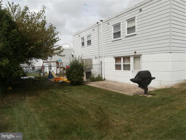 422 Densmore Road Philadelphia, PA 19116 - Photo 2 of 11 Gallery Image 2