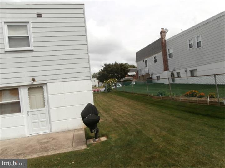 422 Densmore Road Philadelphia, PA 19116 - Photo 3 of 11 Gallery Image 3