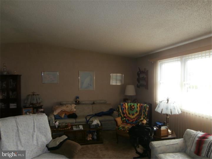 422 Densmore Road Philadelphia, PA 19116 - Photo 7 of 11 Gallery Image 7