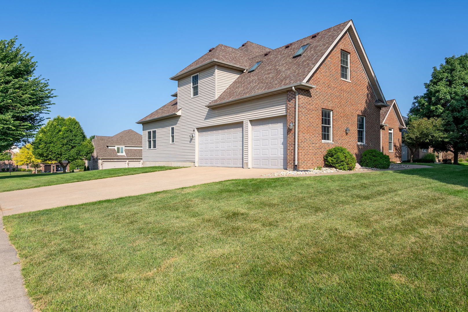 6404 Forest Road Davenport, IA 52807 - Photo 3 of 67 Gallery Image 3