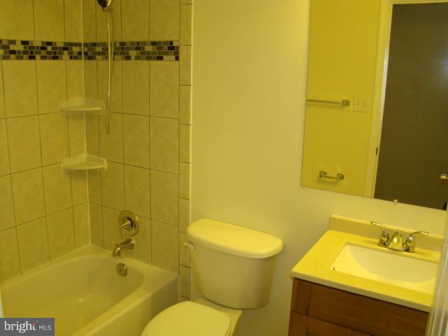 7901 Forest Path Way Springfield, VA 22153 - Photo 18 of 28 Bath