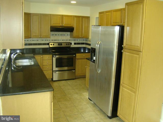 7901 Forest Path Way Springfield, VA 22153 - Photo 8 of 28 Kitchen