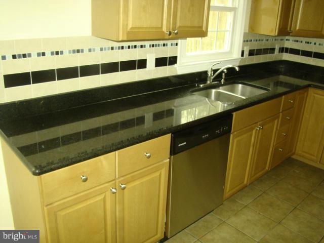 7901 Forest Path Way Springfield, VA 22153 - Photo 9 of 28 Kitchen