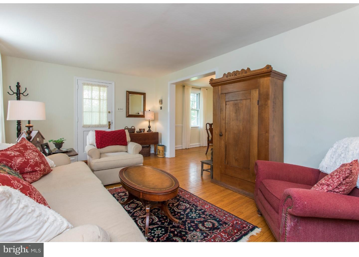 20 Briar Road Oreland, PA 19075 - Photo 6 of 22 Living Room