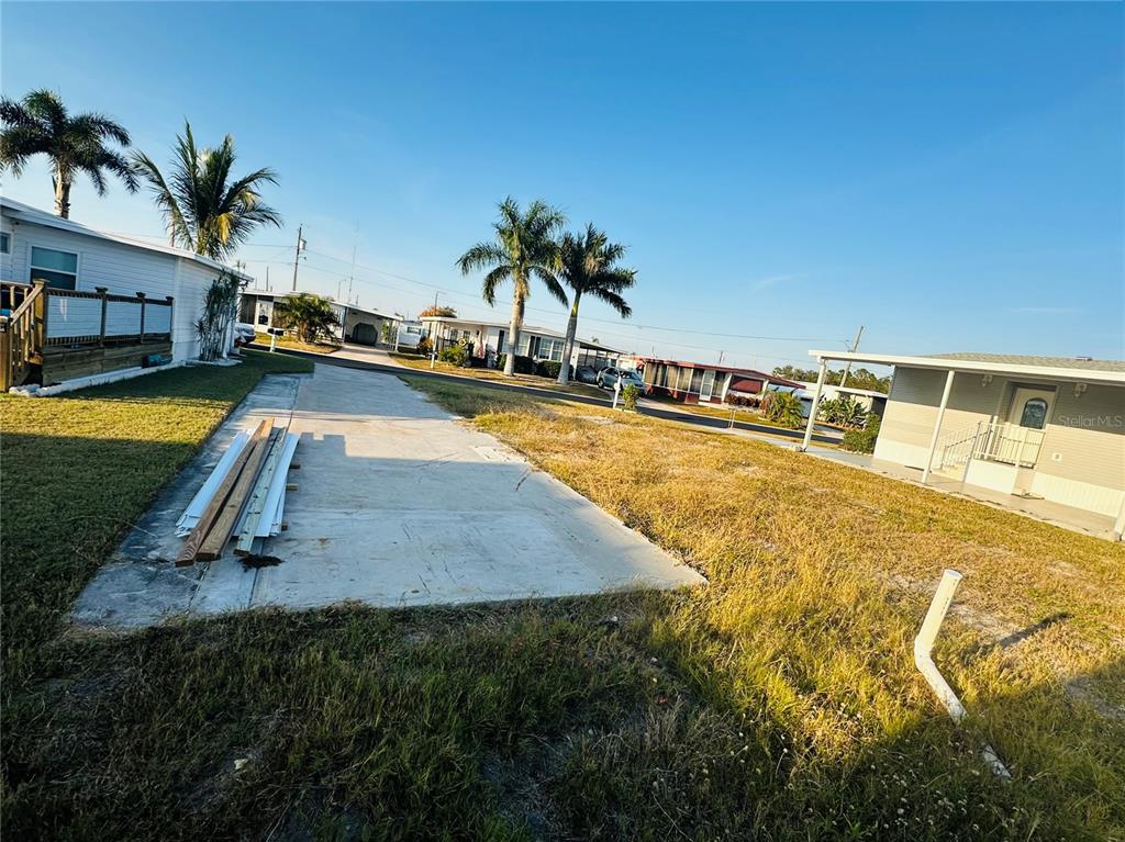 522 Centre Street Palmetto, FL 34221 - Photo 4 of 4 a swimming pool with some potted plants and large trees