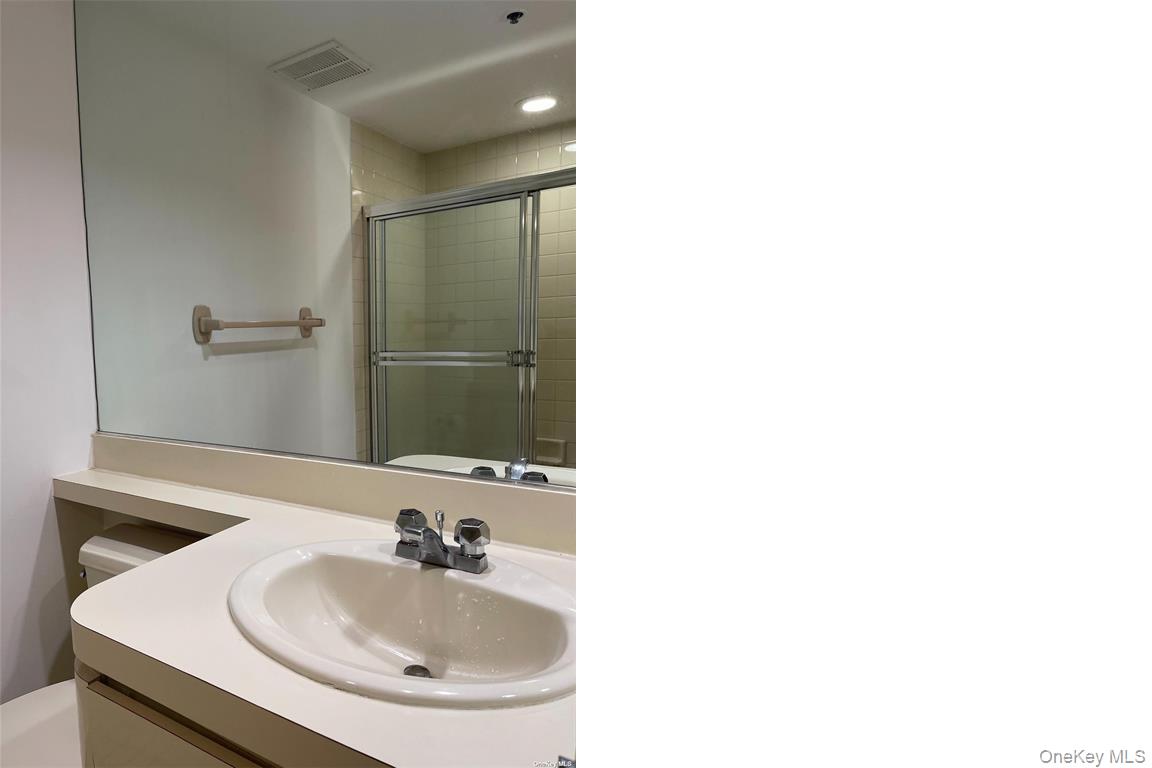 88 Cutter Mill Road, Unit 514 Great Neck, NY 11021 - Photo 20 of 23