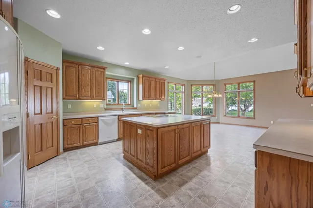 $599,000 | 433 Kroshus Drive, Dilworth, MN 56529