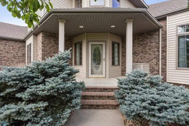 $607,900 | 433 Kroshus Drive, Dilworth, MN 56529