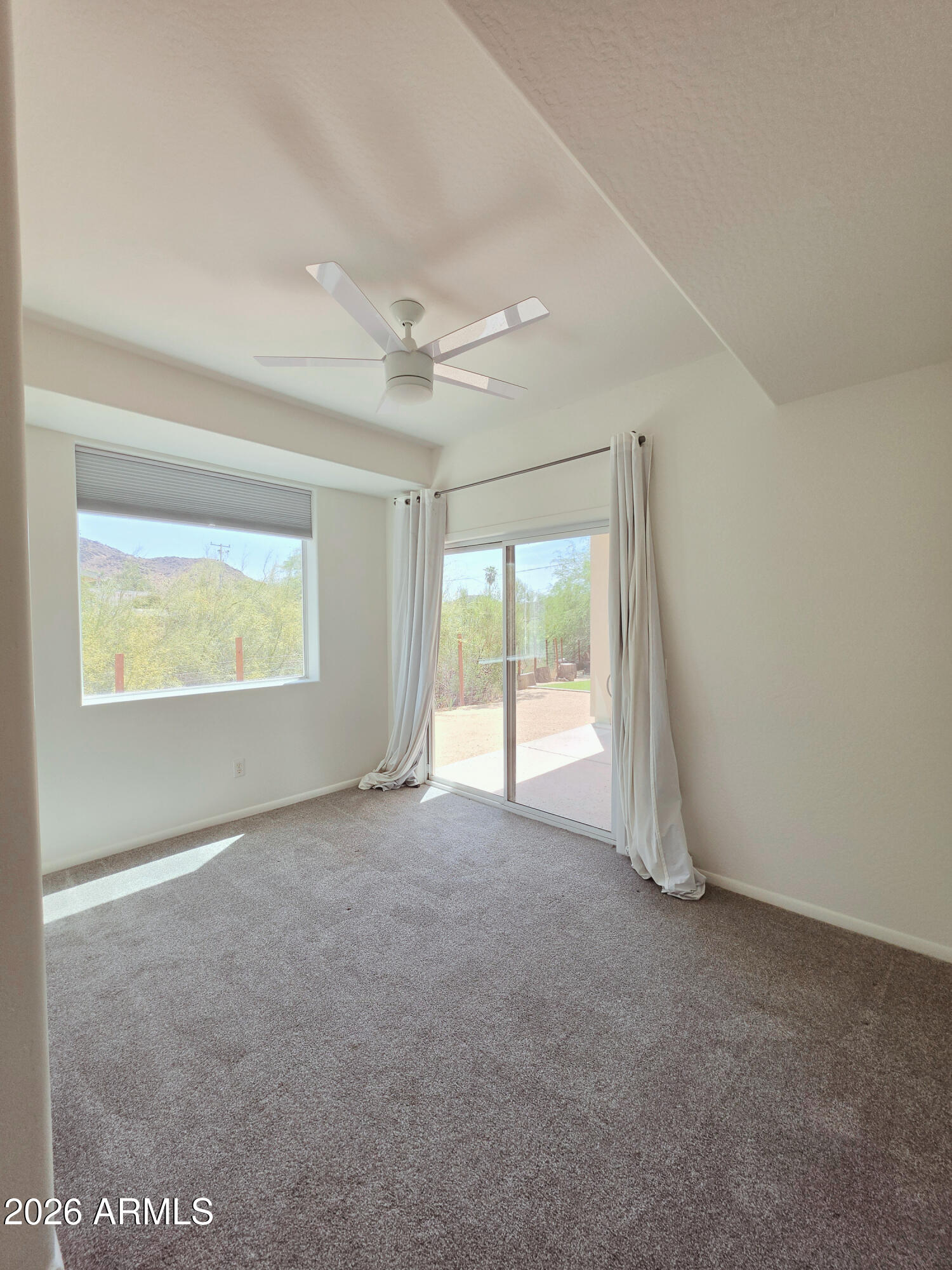 933 West Mercer Lane Phoenix, AZ 85029 - Photo 18 of 46 an empty room with windows