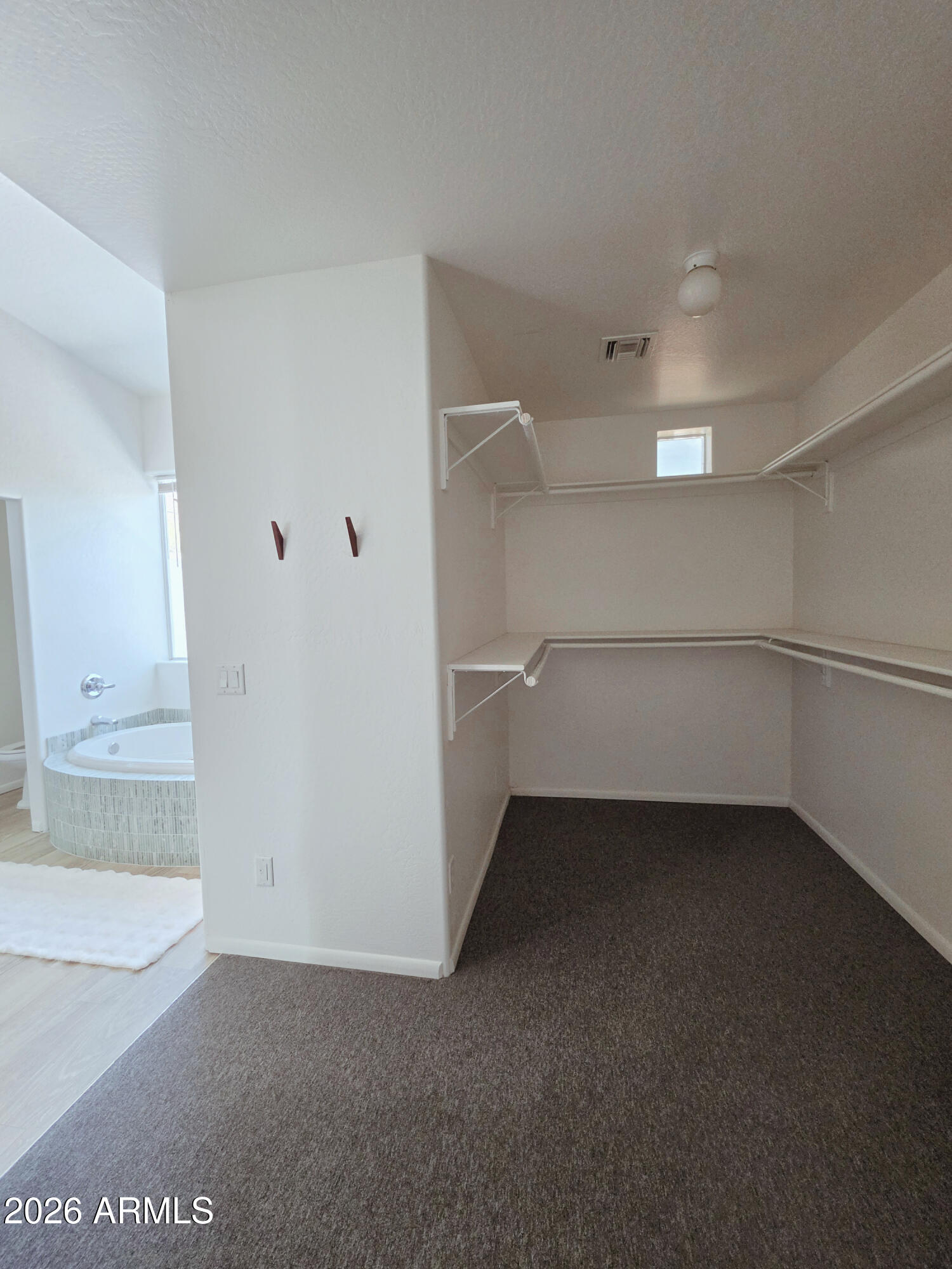 933 West Mercer Lane Phoenix, AZ 85029 - Photo 35 of 46 a view of an empty room