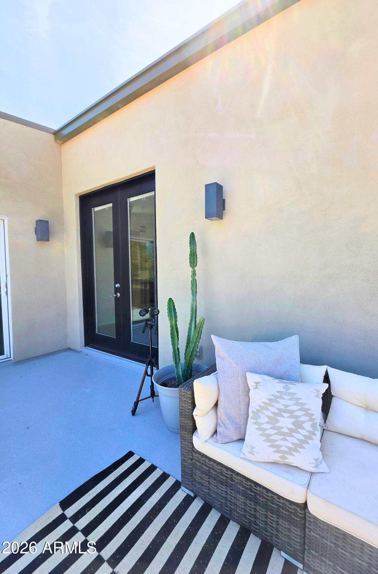 933 West Mercer Lane Phoenix, AZ 85029 - Photo 42 of 46 a living room with furniture