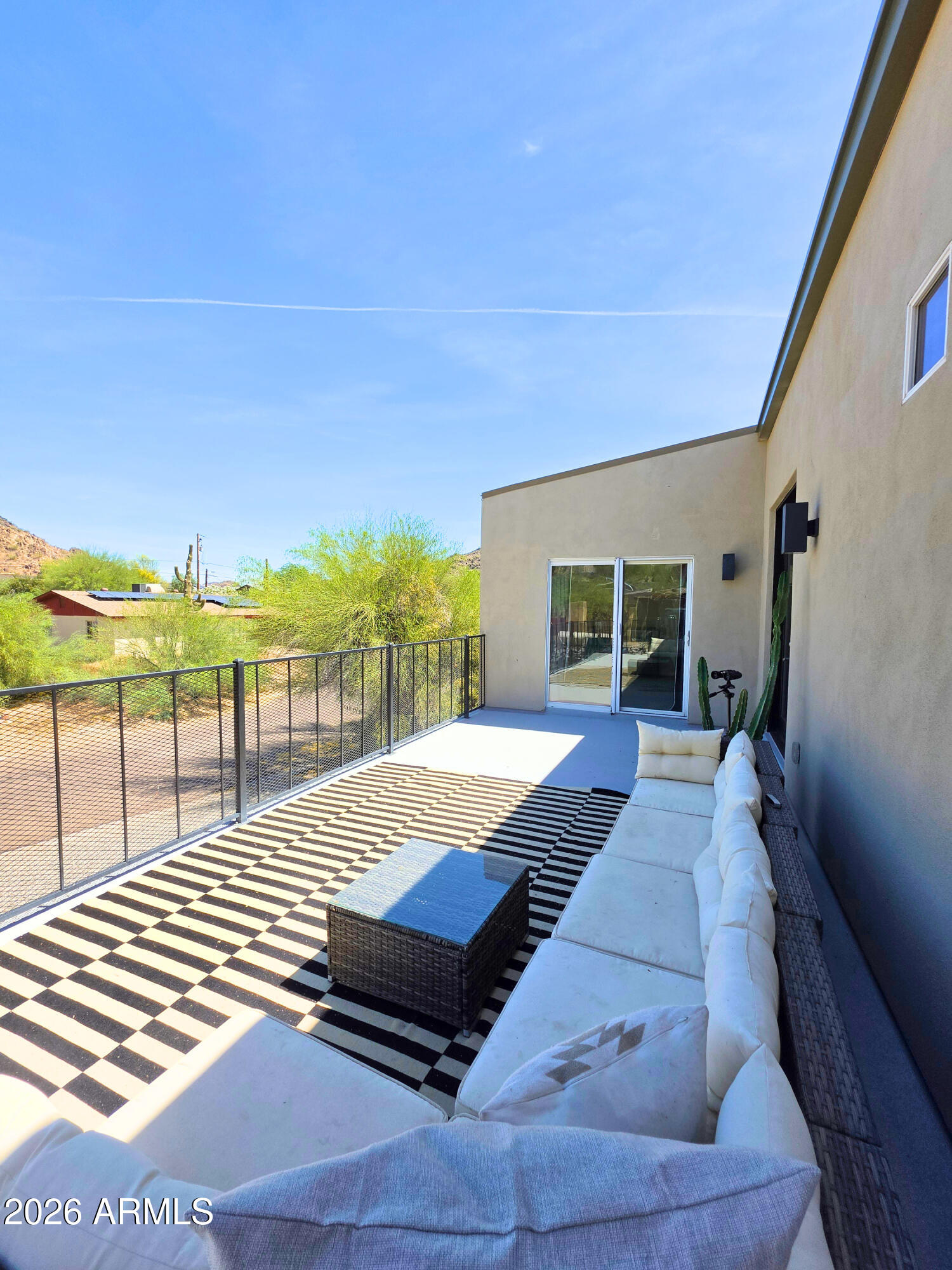 933 West Mercer Lane Phoenix, AZ 85029 - Photo 8 of 46 a living room with furniture
