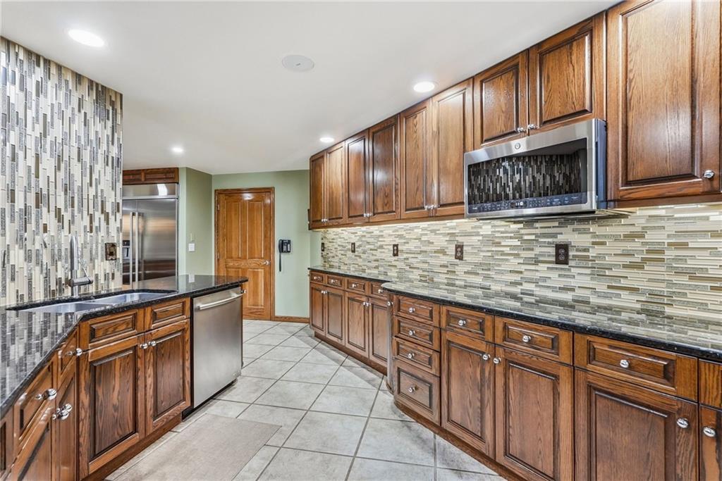 265 McFann Road Valencia, PA 16059 - Photo 19 of 50 a kitchen with stainless steel appliances granite countertop a sink stove and cabinets