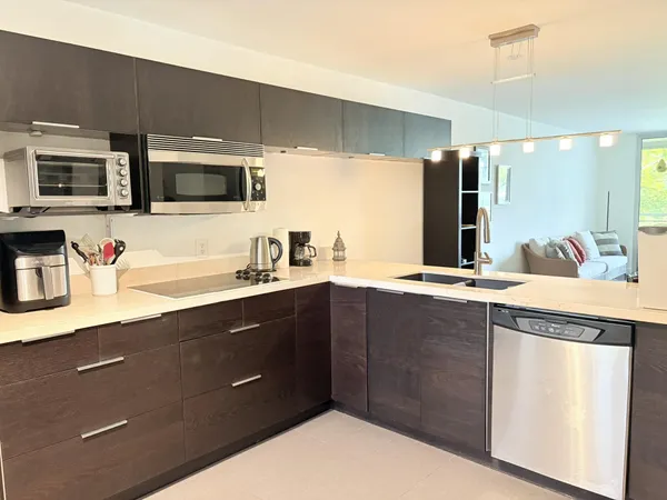 $2,000 | 3503 Oaks Way, Unit 202, Pompano Beach, FL 33069