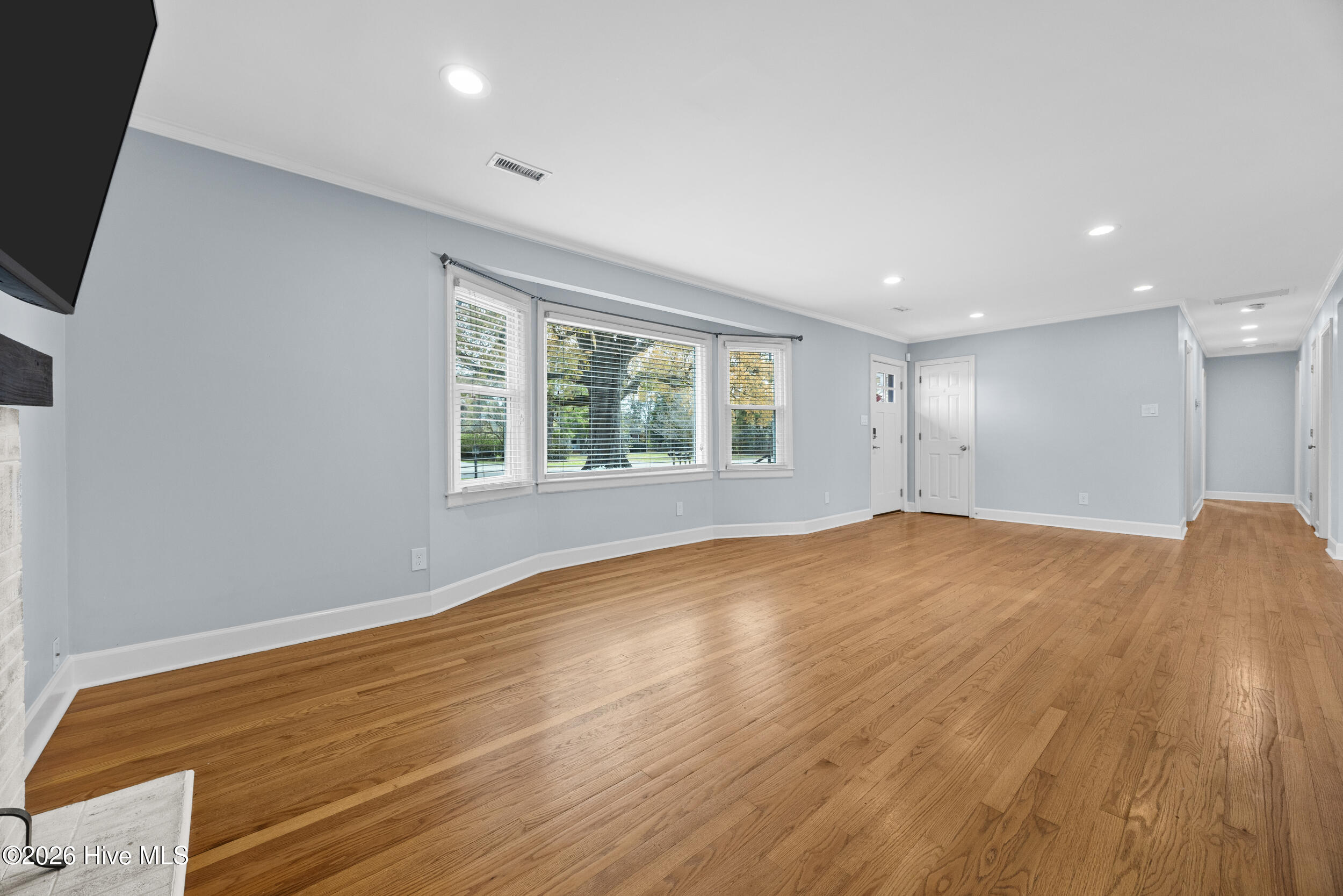 1702 Lincoln Road Wilmington, NC 28403 - Photo 11 of 45 Living room