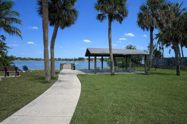 $749,900 | 5537 Southeast Hammock Reserve Terrace, Hobe Sound, FL 33455