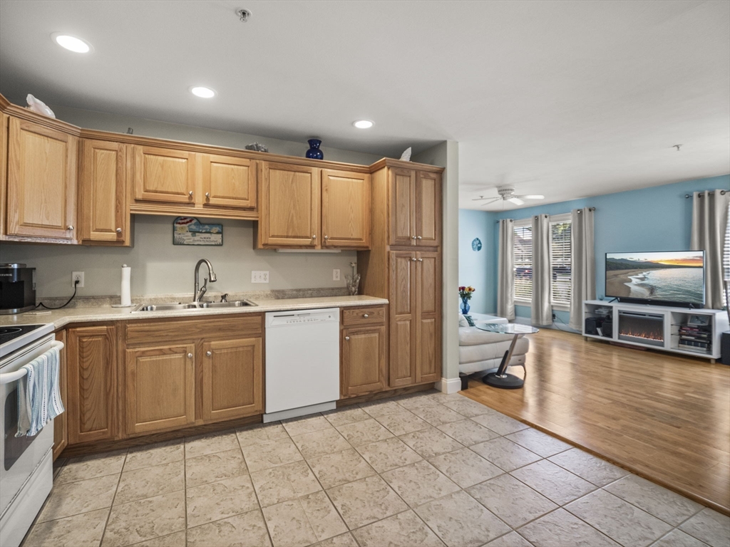 135 Beach Road, Unit 105 Salisbury, MA 01952 - Photo 2 of 37 Gallery Image 2