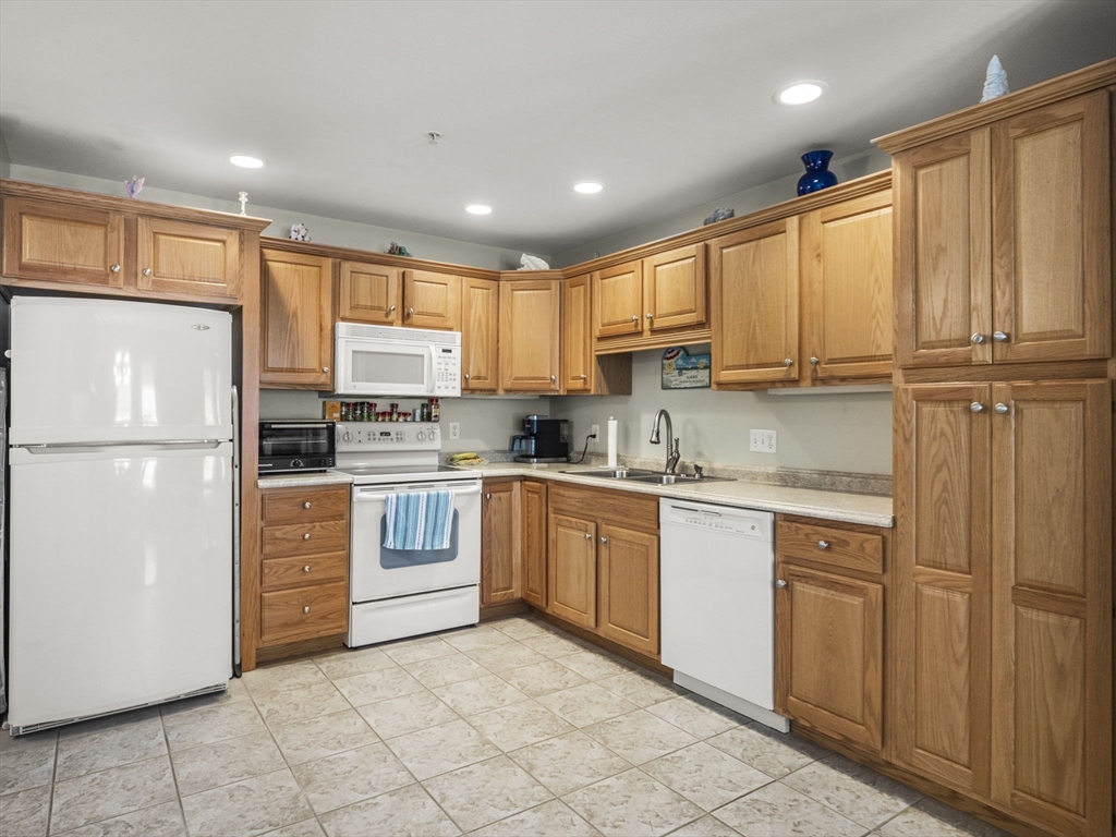 135 Beach Road, Unit 105 Salisbury, MA 01952 - Photo 3 of 37 Gallery Image 3