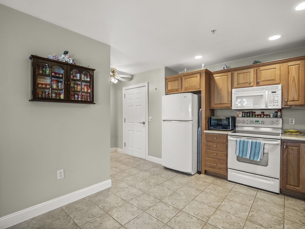 135 Beach Road, Unit 105 Salisbury, MA 01952 - Photo 4 of 37 Gallery Image 4