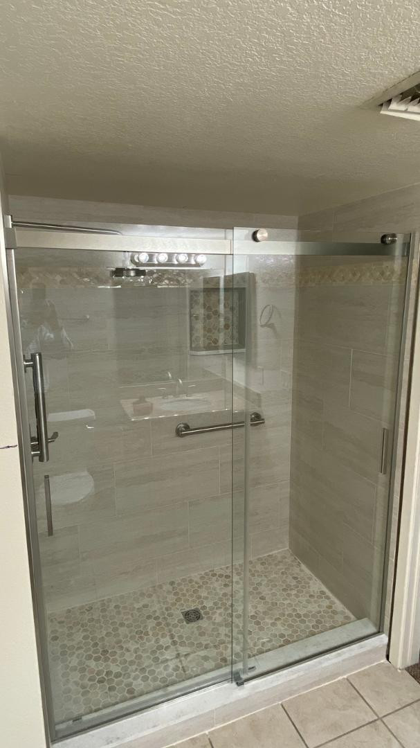 154 West 5th Street, Unit 242 Tempe, AZ 85281 - Photo 18 of 27 a bathroom with a shower