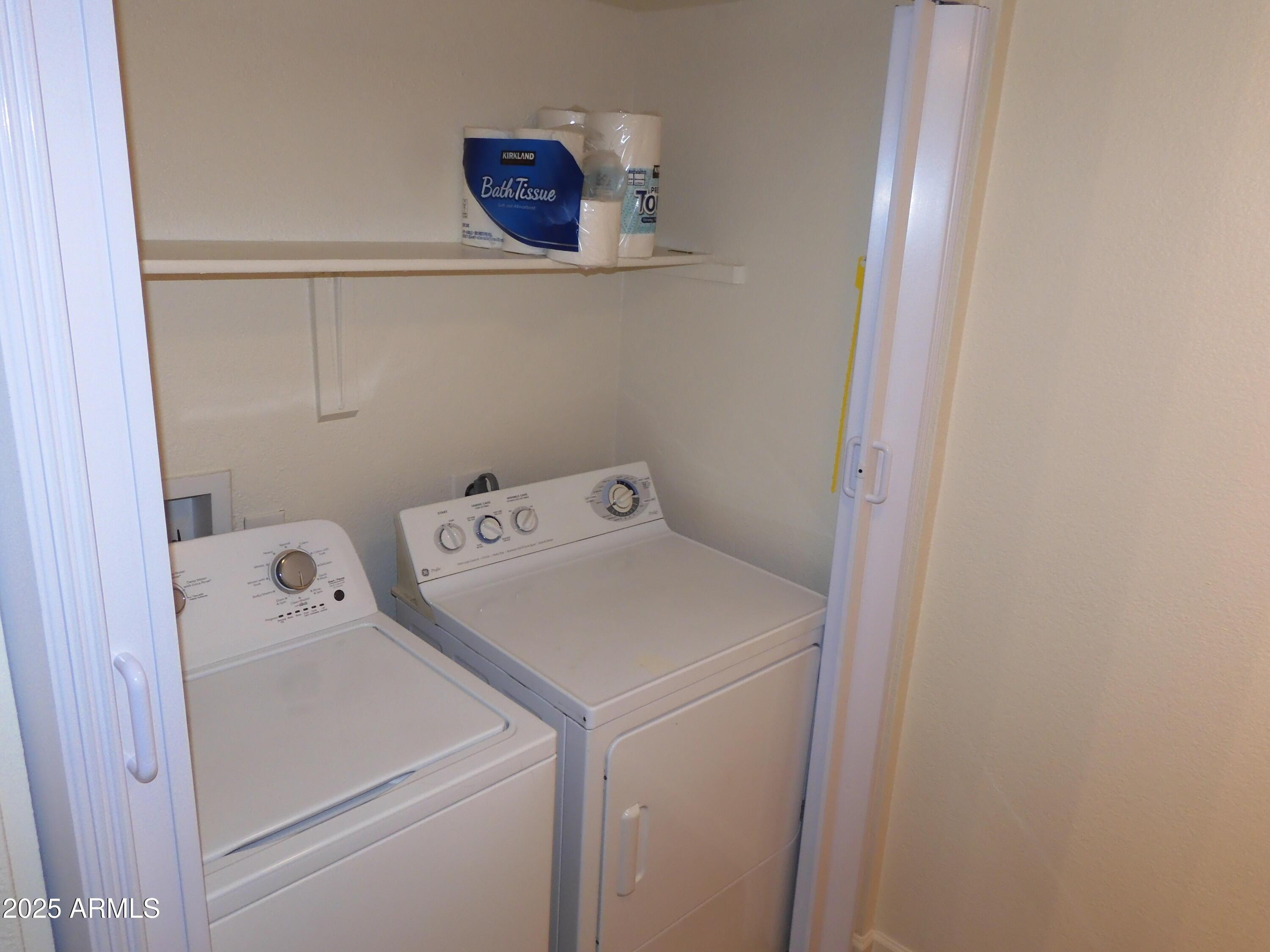 154 West 5th Street, Unit 242 Tempe, AZ 85281 - Photo 5 of 27 a utility room with dryer and washer