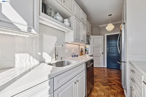 $849,000 | 492 Staten Avenue, Unit 1002, Oakland, CA 94610