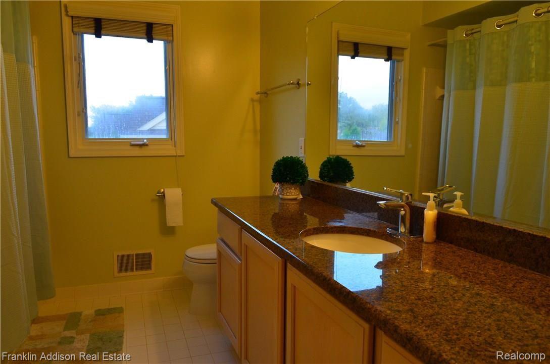 2030 Baron Rochester, MI 48307 - Photo 17 of 24 18-Bath2_1.JPG