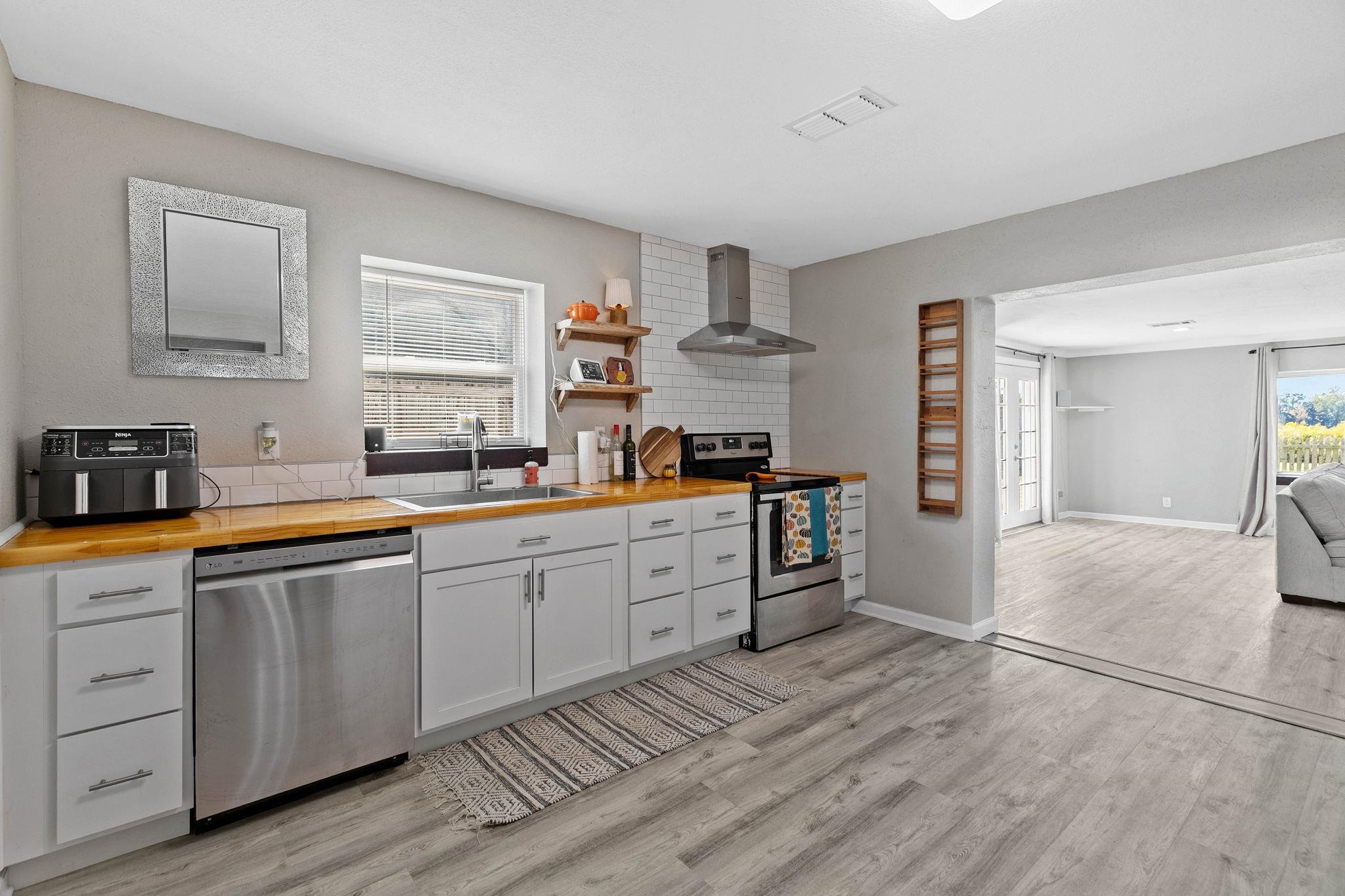 16796 Thompson Road Loxley, AL 36551 - Photo 29 of 93 Kitchen