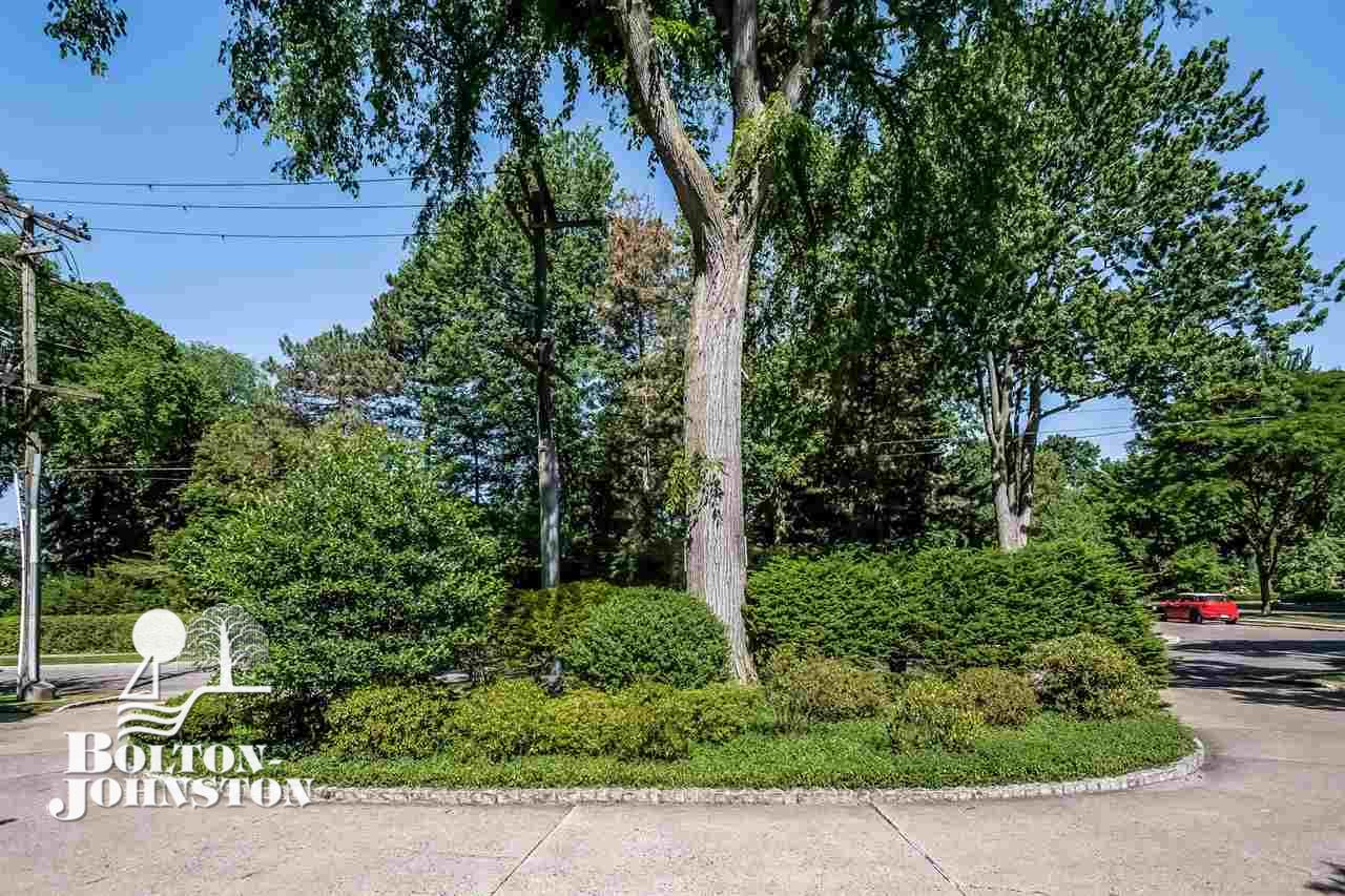 280 Ridge Road Grosse Pointe, MI 48236 - Photo 42 of 50 31295540-41.JPG