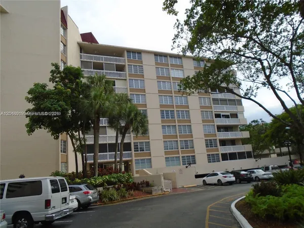 $2,000 | 6921 Environ Boulevard, Unit 4P, Lauderhill, FL 33319