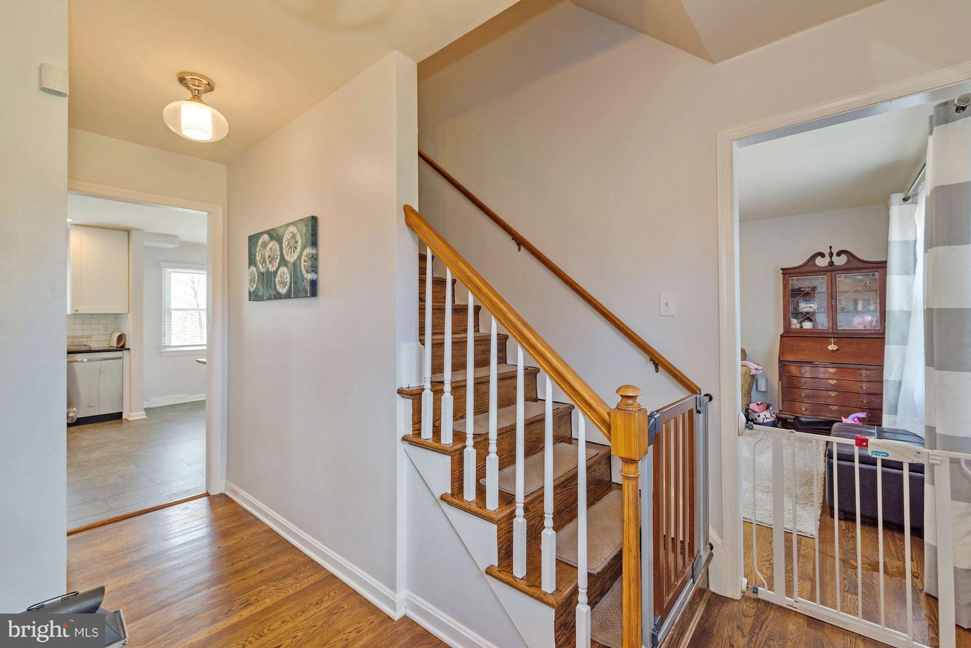 20627 Gleedsville Road Leesburg, VA 20175 - Photo 4 of 28 Well-lit foyer
