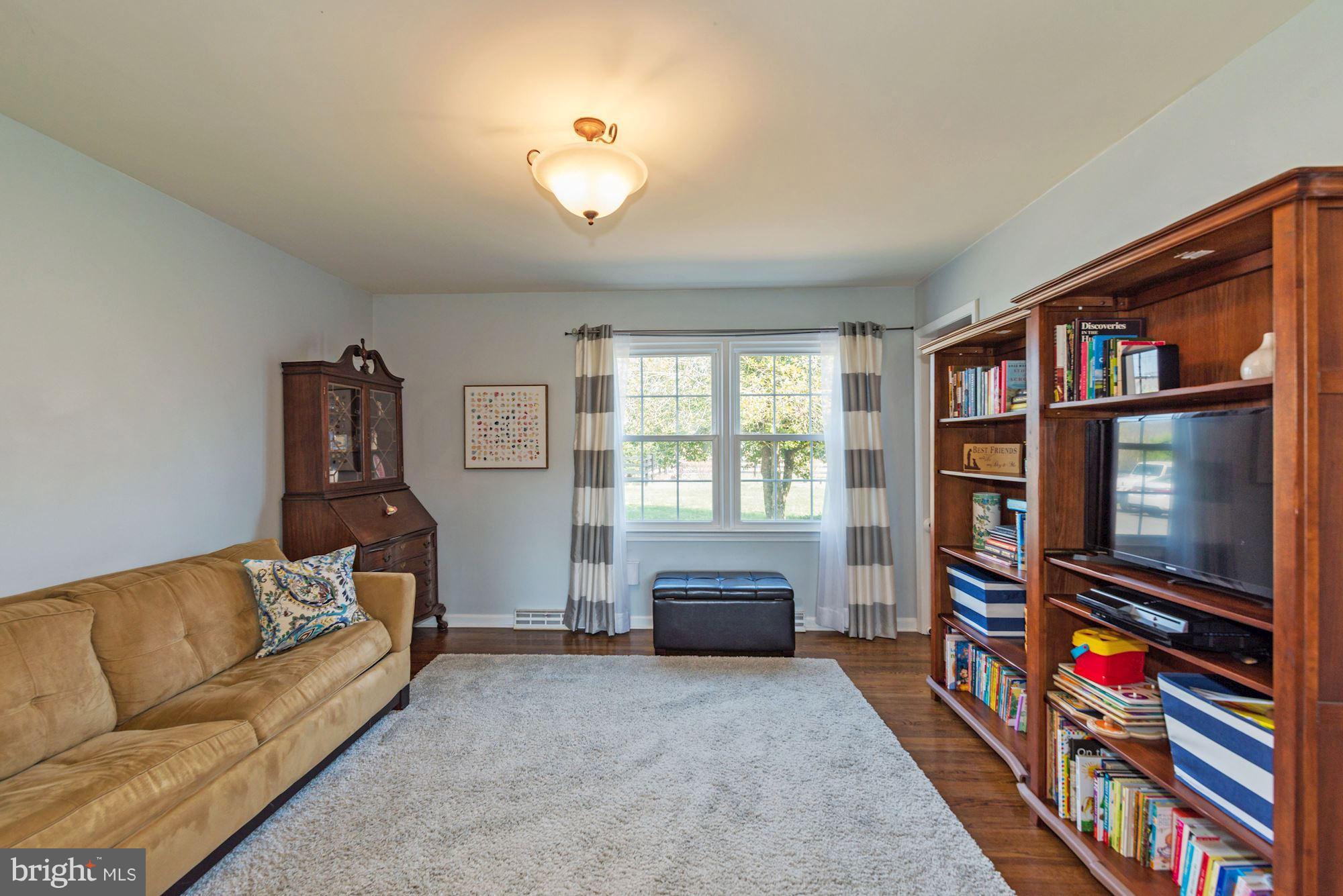 20627 Gleedsville Road Leesburg, VA 20175 - Photo 5 of 28 Family Room