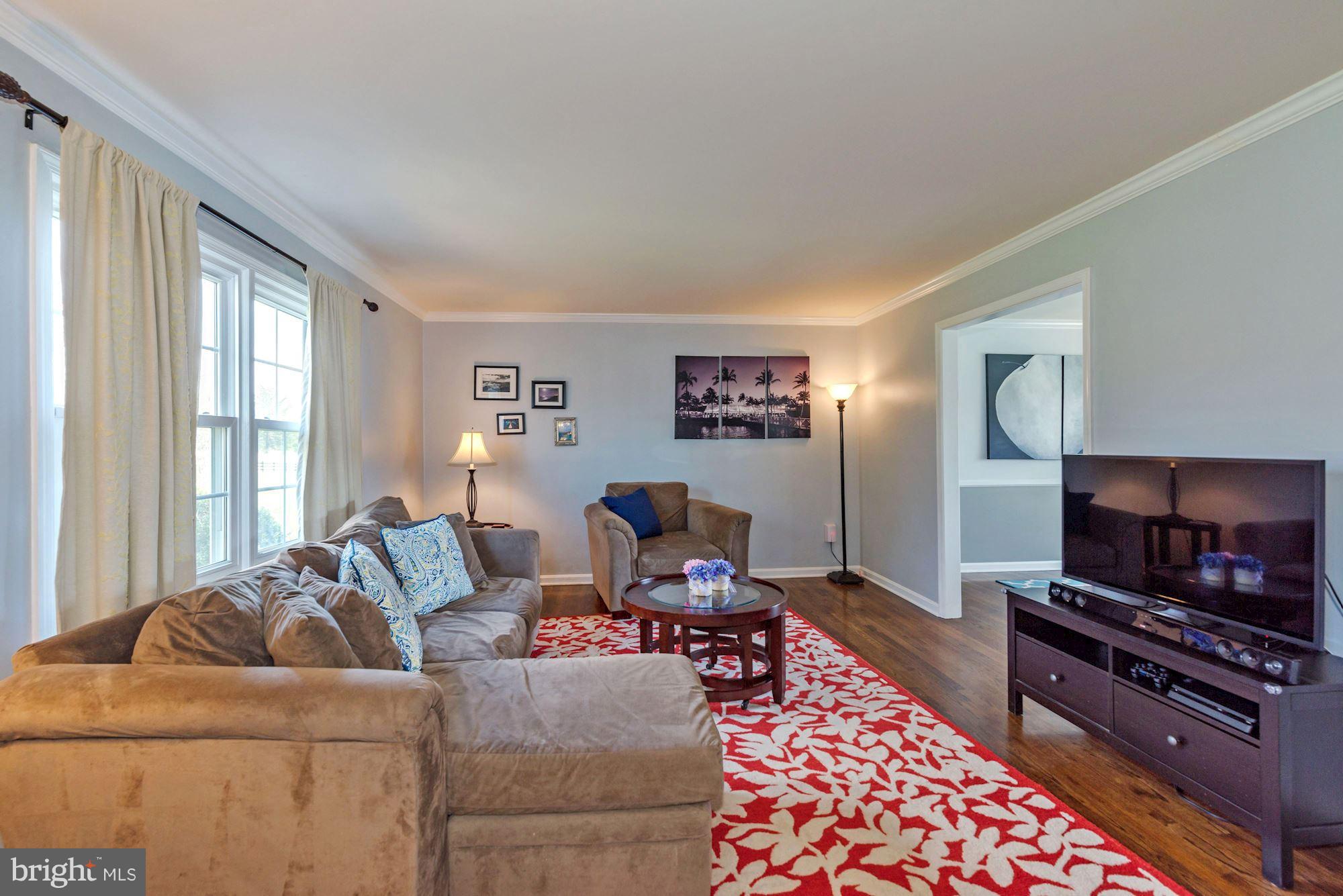 20627 Gleedsville Road Leesburg, VA 20175 - Photo 7 of 28 Living Room