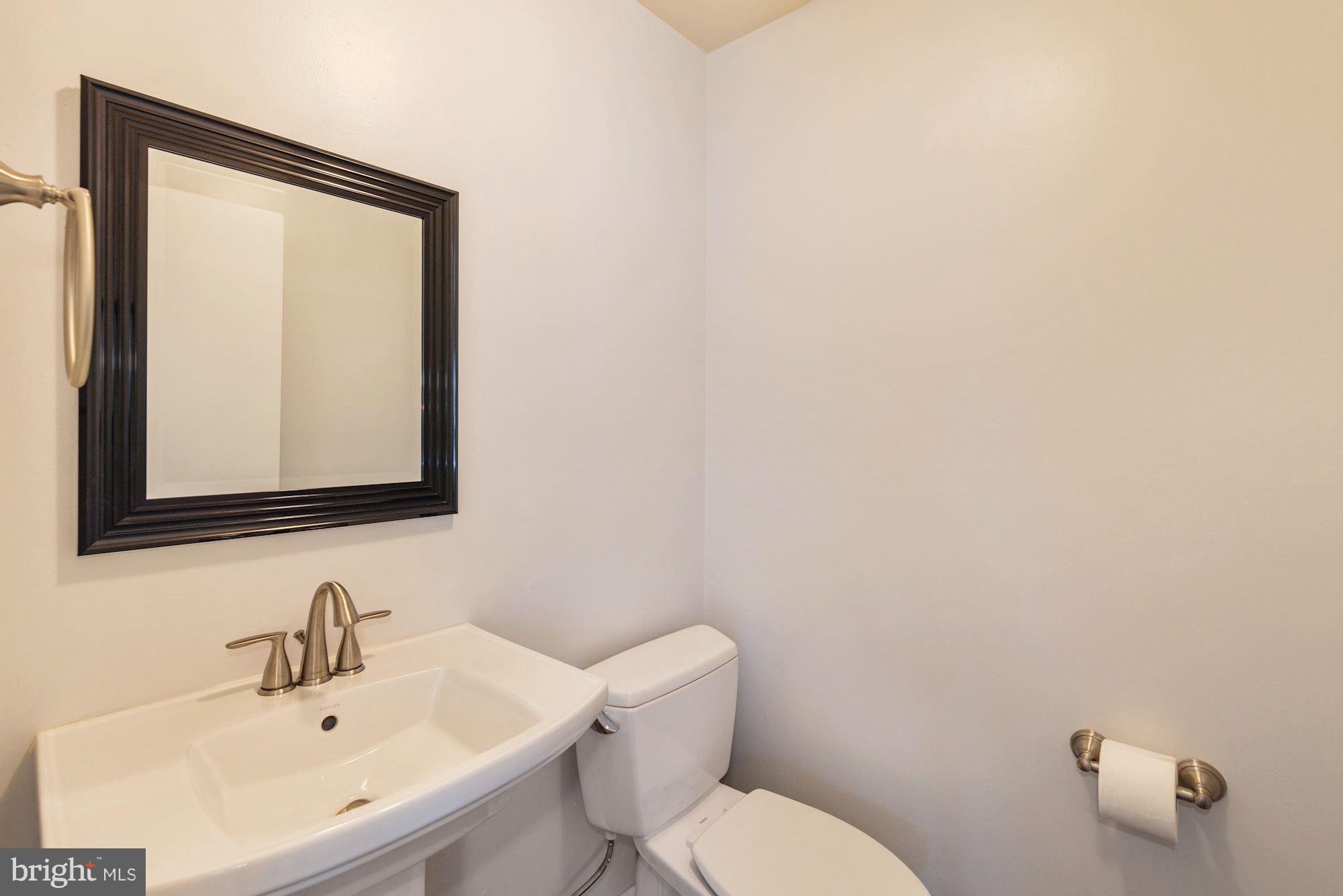 20627 Gleedsville Road Leesburg, VA 20175 - Photo 8 of 28 1/2 bath on main level