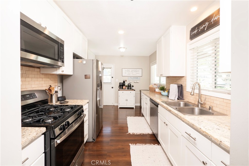 8187 Buckingham Place Riverside, CA 92504 - Photo 13 of 38