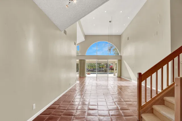 a view of an entryway with a workspace