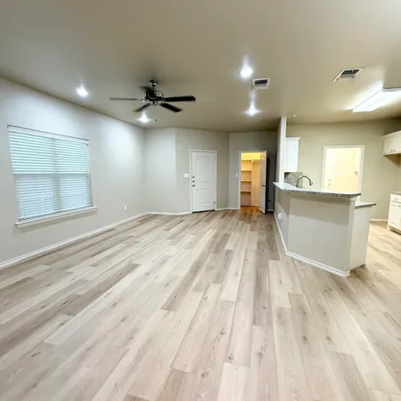 $1,450 | 1215 Preston Trail, Unit B, Wolfforth, TX 79382