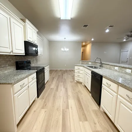 $1,450 | 1215 Preston Trail, Unit B, Wolfforth, TX 79382