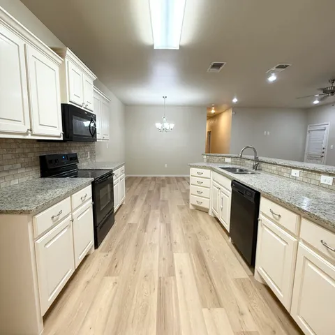 $1,560 | 1215 Preston Trail, Unit B, Wolfforth, TX 79382