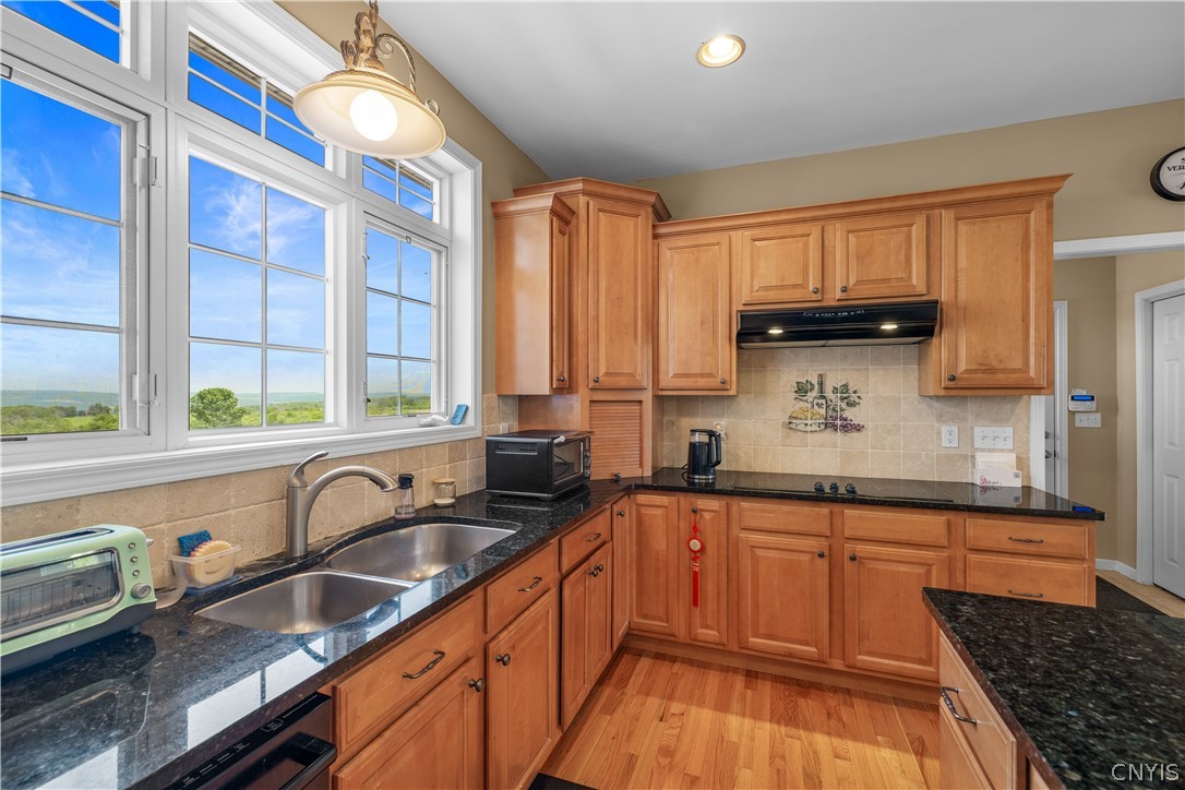 635 Higby Road New Hartford, NY 13501 - Photo 14 of 49