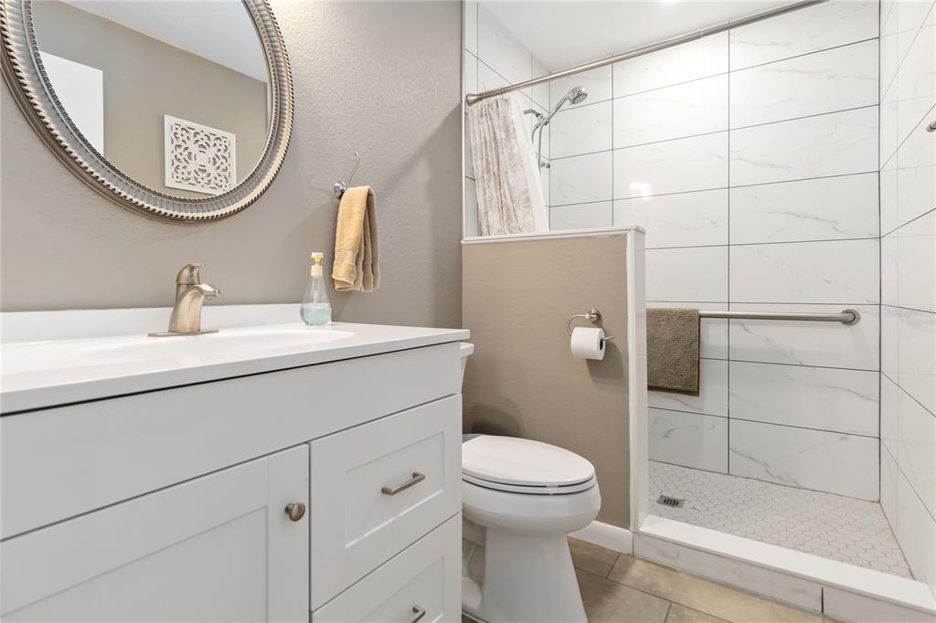 395 Piney Ridge Road Casselberry, FL 32707 - Photo 12 of 34 a bathroom with a sink and a mirror