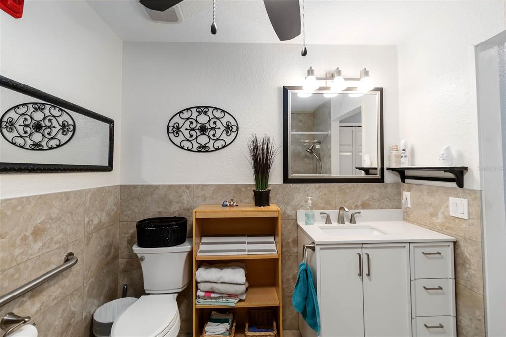 395 Piney Ridge Road Casselberry, FL 32707 - Photo 21 of 34 a bathroom with a sink and a mirror