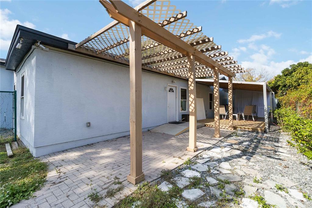 395 Piney Ridge Road Casselberry, FL 32707 - Photo 31 of 34 a backyard of a house with seating space