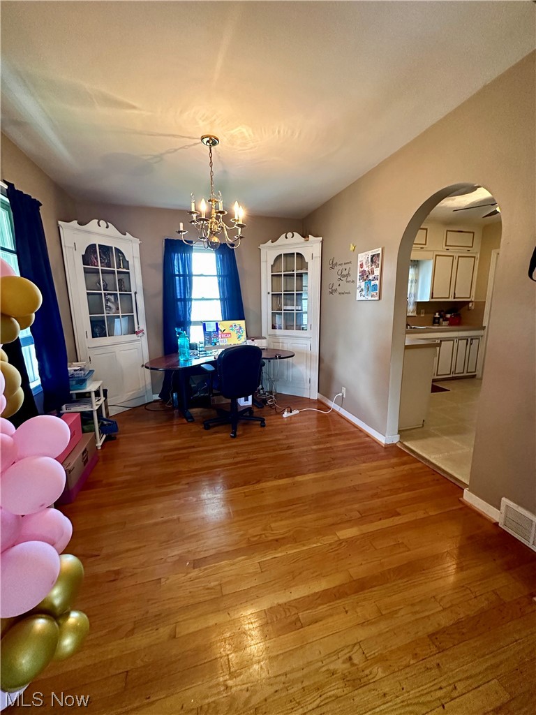 899 Roseland Road Alliance, OH 44601 - Photo 4 of 19 dining room