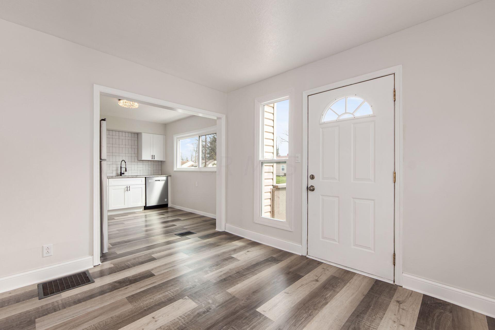 219 Edgevale Road Columbus, OH 43209 - Photo 4 of 14 004_d699ce2_M 219 Edgevale002