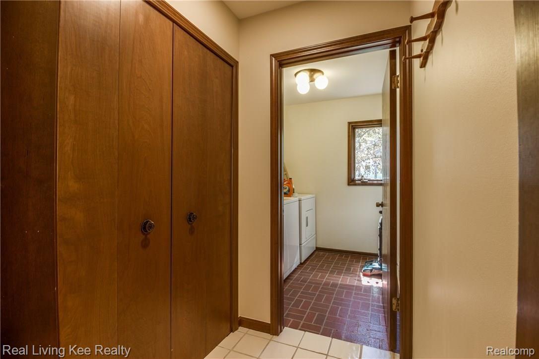 3403 Summit Ridge Drive Rochester, MI 48306 - Photo 16 of 29 front laundry 1.jpg