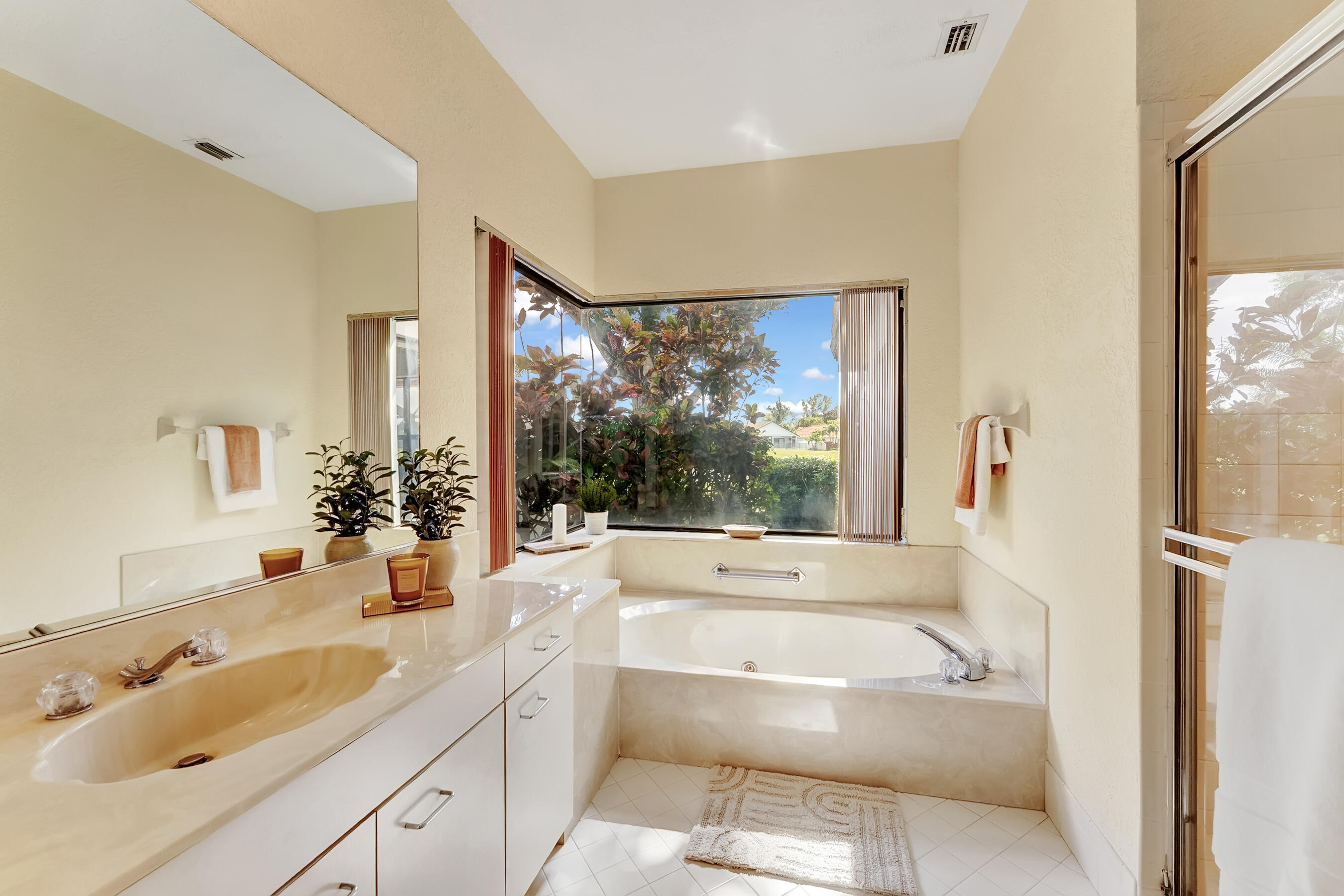 11229 Boca Woods Lane Boca Raton, FL 33428 - Photo 29 of 51 Primary bathroom tub