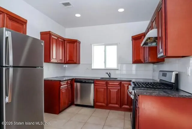 $958,888 | 29 Stanley Avenue | Tompkinsville