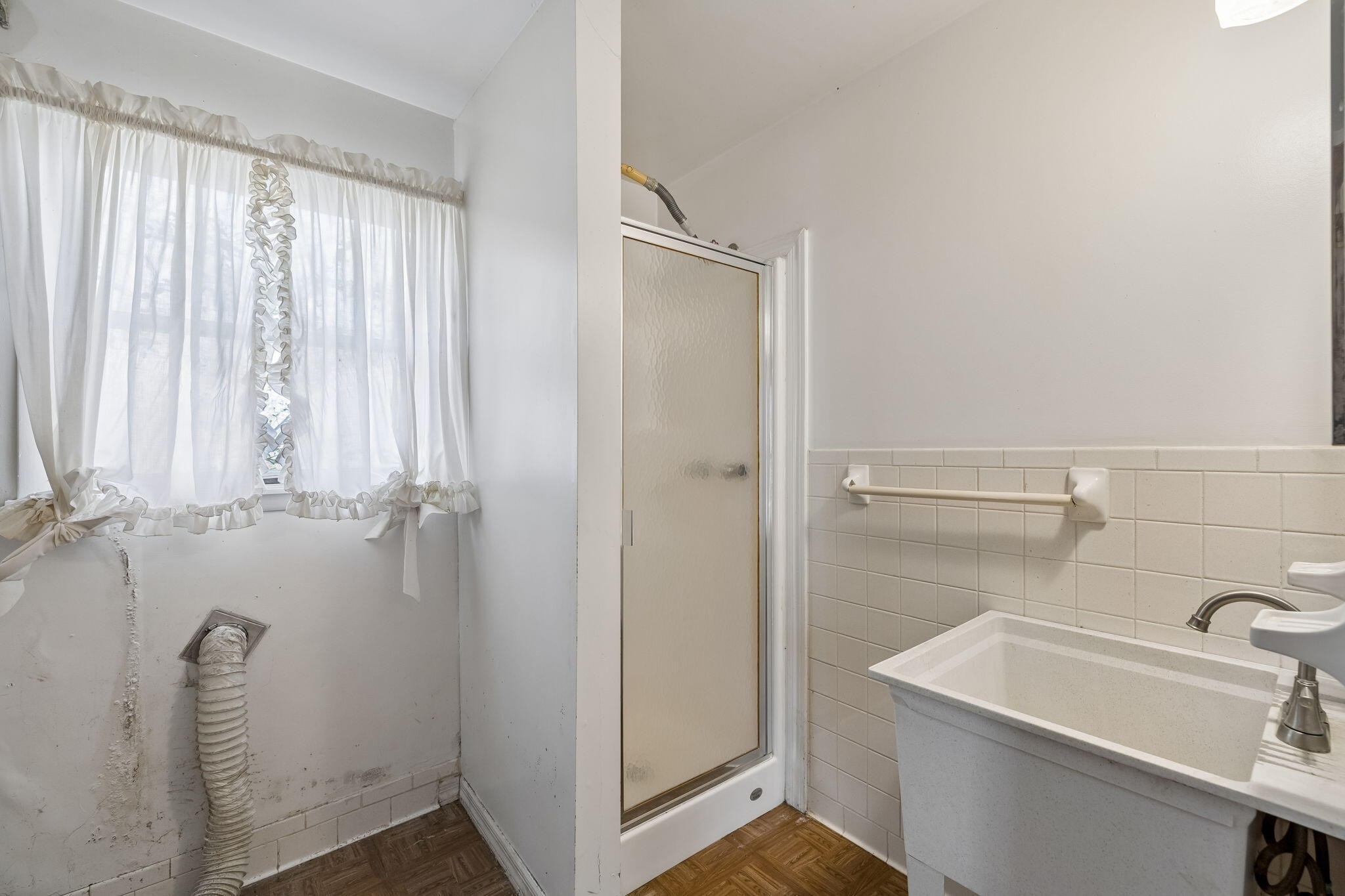 766 Bowling Alley Road Manchester, TN 37355 - Photo 24 of 57 a bathroom with a sink a toilet and shower